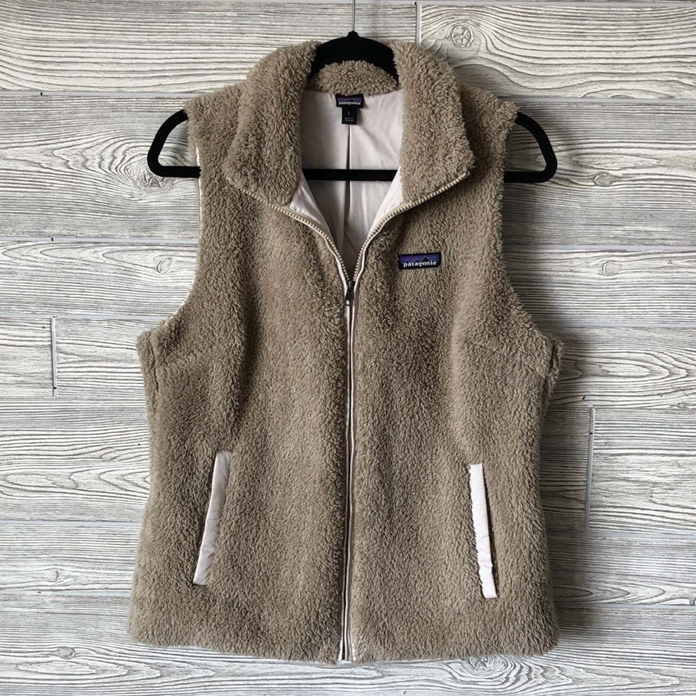 Patagonia womens teddy Sherpa zip up vest with pockets tan beige